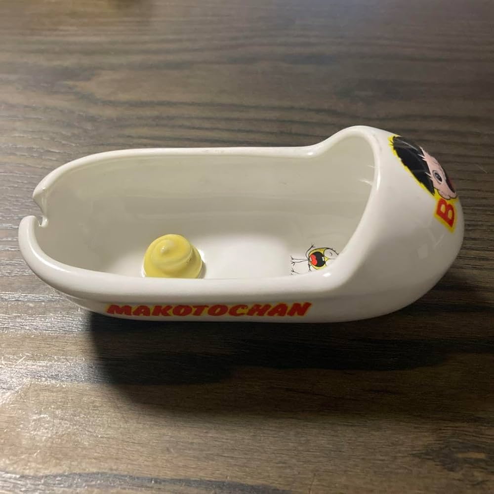 Amazon.co.jp: 珍 まことちゃん 便器型灰皿 楳図かずおさん : ホビー
